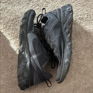 Nike Men's Black and Gray Sneakers